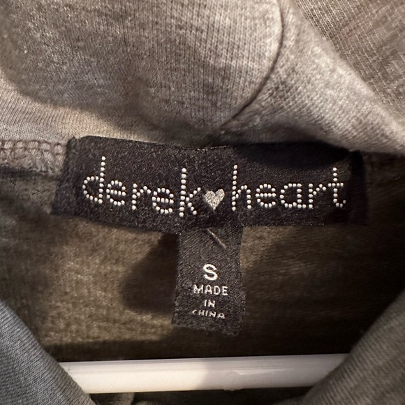 Derek Heart size small sweatshirt - Picture 2 of 3